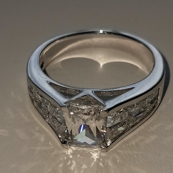 Sterling Silver CZ Cubic Zirconia Ring - Picture 2 of 11